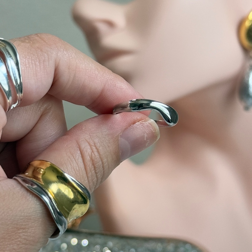 ⚜️ Wave Silver Tone Ring - Picture 3 of 5
